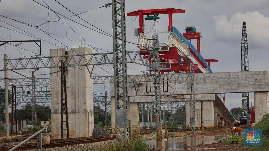 Dengan penutupan jalur 10 tersebut maka para pengguna jasa di Stasiun Manggarai yang akan menuju Depok/Bogor dilayani KRL di jalur 8, 5, dan 4.