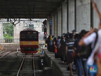 Tahun Ini, KRL Commuter Line Bidik 1,2 Penumpang/Hari
