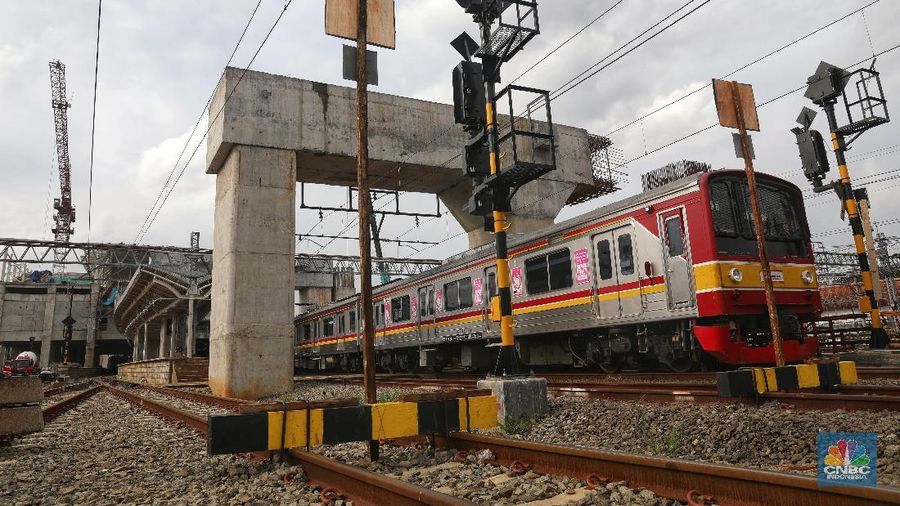Dengan penutupan jalur 10 tersebut maka para pengguna jasa di Stasiun Manggarai yang akan menuju Depok/Bogor dilayani KRL di jalur 8, 5, dan 4.
