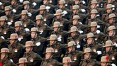 Para prajurit India berbaris saat digelarnya latihan parade Hari Republik di New Delhi, India. (REUTERS/Altaf Hussain)