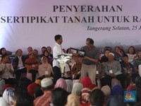 Jokowi Sedih Saat Bagikan Ribuan Sertifikat Tanah, Kenapa?