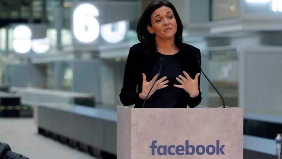 FILE PHOTO - Sheryl Sandberg, Chief Operating Officer of Facebook, delivers a speech during a visit in Paris, France, on January 17, 2017. REUTERS/Philippe Wojazer/File Photo