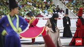 Tarian Sufi di Harlah Ke-73 Muslimat NU tercatat dalam Museum Rekor-Dunia Indonesia (MURI) dengan jumlah penari terbanyak yakni 999 orang. (CNN Indonesia/ Hesti Rika)