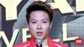 Liliyana Natsir menangis saat mengakhiri kariernya sebagai pebulutangkis sebelum laga final Indonesia Masters 2019 melawan ganda campuran China Zheng Siwei/Huang Yaqiong. (CNN Indonesia/Andry Novelino)