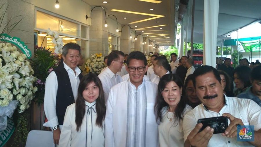 Pada kesempatan tersebut, Sandi begitu pria ini biasa disapa, menyampaikan belasungkawa atas meninggalnya pemilik kelompok usaha Sinar Mas tersebut.