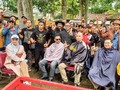 Aksi Cukur Rambut Fadli Zon untuk Sentil 'Pencitraan' Jokowi