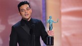 Setelah menyentak di Golden Globes dan membawa pulang piala Aktor Drama Terbaik berkat aktingnya sebagai Freddie Mercury di 'Bohemian Rhapsody,' Rami Malek kini memenangi Aktor Utama Terbaik lewat peran yang sama. (REUTERS/Mike Blake)