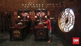 Selama Tahun Baru China, Vihara Hok Tek Ceng Sin berbenah menyambut umat untuk bersembahyang.