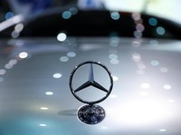 Laba Mercedes-Benz Anjlok Gara-gara Perang Dagang