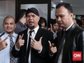 Ahmad Dhani Hadapi Vonis dengan Acungan 2 Jari