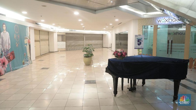 Ritel asal Malaysia itu tak memperpanjang masa sewanya setelah 15 tahun bekerja sama dengan Plaza Semanggi.
