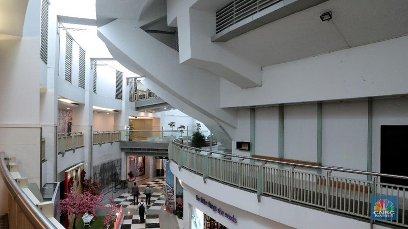 Ritel asal Malaysia itu tak memperpanjang masa sewanya setelah 15 tahun bekerja sama dengan Plaza Semanggi.