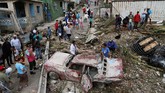 Kuba porak-poranda akibat diterjang tornado yang membawa angin berkecepatan 100 kilometer per jam pada Minggu (27/1). (Reuters/Fernando Medina)
