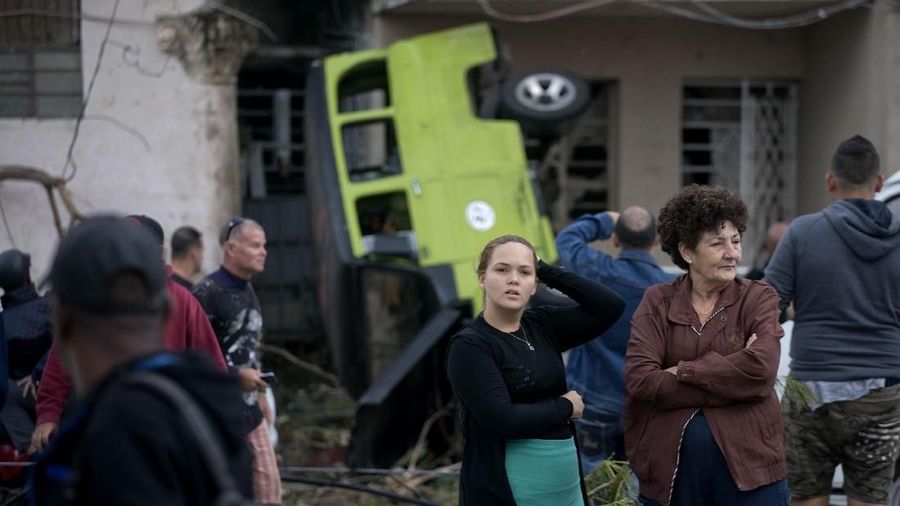 Sebuah tornado menerjang sejumlah pemukiman di Havana yang menyebabkan korban jiwa dan luka-luka.