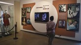 Museum itu tak hanya menyimpan legenda Hollywood, tetapi juga punya ruang khusus untuk sosok bersejarah dari India, Mahatma Gandhi, bahkan ikon hiburan Charlie Chaplin. (AFP/PUNIT PARANJPE)