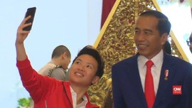 VIDEO: Liliyana Selfie dengan Jokowi Saat Pamit di Istana