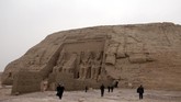 Inilah kuil Ramses II yang terkenal, dipenuhi gambar dan hieroglif yang menggambarkan kemenangan Ramses II di pertempuran Qadesh. (Photo by Ludovic MARIN / AFP)