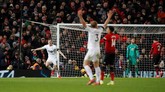 Chris Wood berhasil menambah keunggulan Burnley di menit ke-81. Burnley memimpin 2-0 dengan sisa waktu sembilan menit. (REUTERS/Phil Noble)