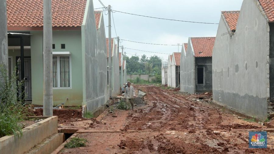 Pengembang mendesak agar perbankan menurunkan bunga KPR untuk mengimbangi kebijakan BI menurunkan uang muka pembelian properti.