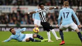 Sementara itu Newcastle minim kreativitas dan kesulitan memberikan ancaman ke lini pertahanan Manchester City di babak pertama. (Reuters/Lee Smith )