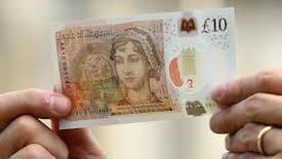 Britain's Bank of England Governor, Mark Carney, holds the new £10 note featuring Jane Austen, at Winchester Cathedral, in Winchester, Britain July 18, 2017. REUTERS/Chris J Ratcliffe/Pool