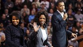Oprah juga dikenal dekat dengan keluarga Barack Obama dan pernah berkampanye untuk presiden ke-44 Amerika Serikat tersebut. (McCollester/Getty Images/AFP)