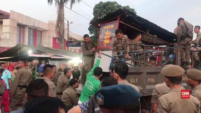 VIDEO Sate  Padang  Mengandung Babi Ditemukan di Padang 