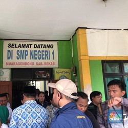 Bareng Kang Emil, Jokowi Temukan Ruang Kelas Rusak di Bekasi