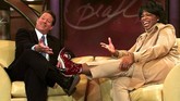 Bukan hanya dari kubu Republik, kandidat dari partai Demokrat Al Gore pun ikut tampil dan menunjukkan kedekatan dengan Oprah dalam acara yang ditayangkan 11 September 2000. (AFP PHOTO/Luke FRAZZA)