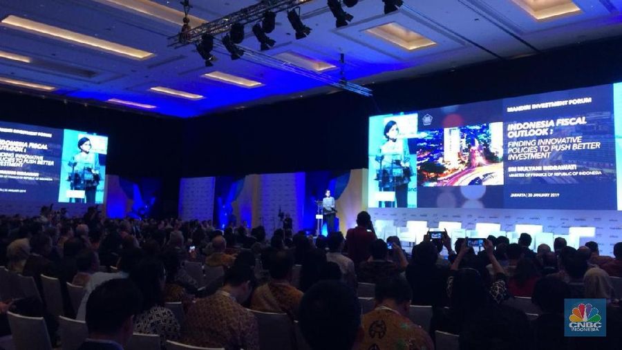 Indonesia masih memiliki defisit di sisi transaksi berjalan atau biasa disebut Current Account Deficit (CAD).
