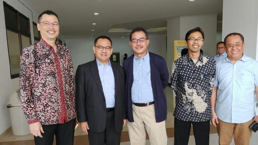 Sudirman mengungkapkan, surat perpanjangan kontrak bisa keluar karena diperintahkan oleh Joko Widodo selaku Presiden Indonesia.
