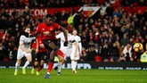 Paul Pogba berhasil mencetak gol pertama Manchester United di menit ke-87 lewat eksekusi penalti. (REUTERS/Phil Noble)
