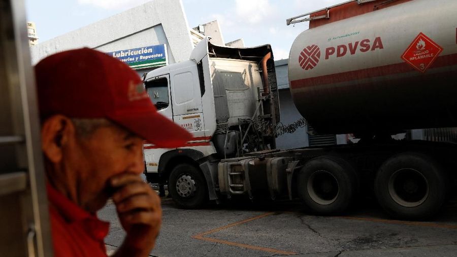The corporate logo of the Venezuelan oil company PDVSA is seen on a tank truck at a state-owned gas station in Caracas, Venezuela January 28, 2019. REUTERS/Manaure Quintero