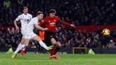 Saat babak kedua baru dimulai, Ashley Barnes mengejutkan Manchester United lewat golnya di menit ke-51. (Reuters/Jason Cairnduff)