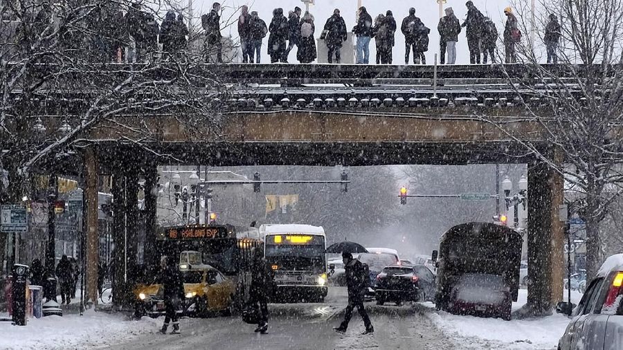 Sejumlah kota di kawasan tengah barat Amerika Serikat dilanda cuaca ala kutub yang menyebabkan suhu menembus -54 derajat Celsius.