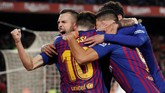 Selain itu Barcelona juga masih menjaga peluang meraih treble di kompetisi musim ini. (REUTERS/Albert Gea)