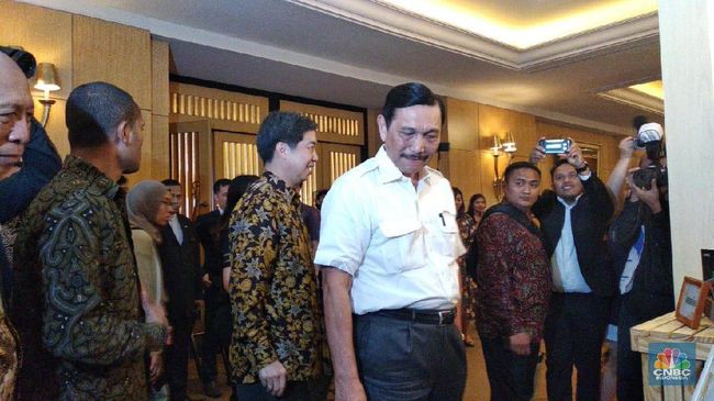News Luhut: Lihat Jokowi Enggak Bisnis, Anaknya Enggak Bisnis! - CNBC Indonesia