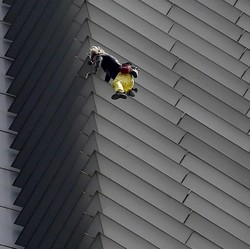 'SpiderMan Prancis' Beraksi Lagi, Panjat Gedung 48 Lantai