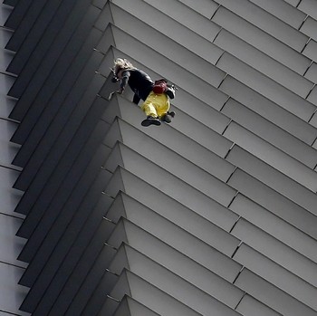 Spiderman Beraksi di Manila, Panjat Gedung Setinggi 47 Lantai