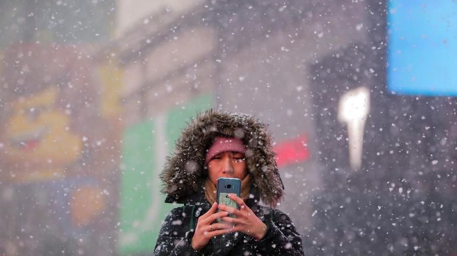 Sejumlah kota di kawasan tengah barat Amerika Serikat dilanda cuaca ala kutub yang menyebabkan suhu menembus -54 derajat Celsius.
