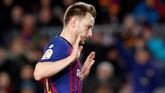 Ivan Rakitic membuat kedudukan jadi 2-0 lewat golnya di menit ke-31. Sevilla merupakan klub yang pernah dibela Rakitic. (REUTERS/Albert Gea)