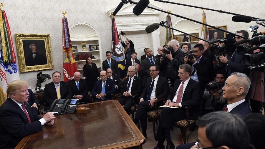Presiden AS Donald Trump bertemu Wakil Perdana Menteri China Liu He di Gedung Putih.