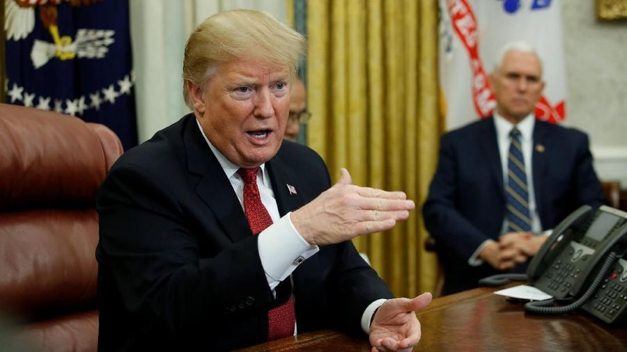 Donald Trump menelepon Perdana Menteri Sri Lanka untuk menyampaikan rasa belasungkawa atas serangkaian ledakan bom bunuh diri di beberapa gereja dan hotel.