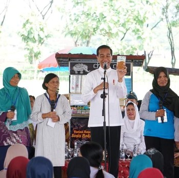 Jokowi Ajak Ibu-Ibu Magetan Jadi Pebisnis Ulung