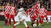 Real Madrid sebenarnya memiliki banyak peluang untuk mencetak gol di babak pertama, tapi selalu gagal dalam penyelesaian akhir, termasuk peluang dari Marcelo. (REUTERS/Albert Gea)