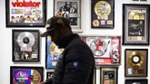 Lagu itu berawal dari Bronx di New York, dan sampai ke puncak kejayaan sebagai permulaan komersialisasi dari era yang tak terlupakan di musik. (ANDREW CABALLERO-REYNOLDS / AFP)
