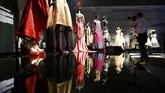 Pameran Dior ini sedikit banyak mereka ulang dari pameran Christian Dior: Couturier du Reve di Musee des Arts Decoratifs di Paris. (REUTERS/Henry Nicholls)