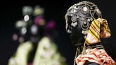 Dalam otobiografinya, Dior sempat bicara tentang Inggris. “Tak ada negara lain di dunia ini, selain negara saya yang cara hidupnya sangat saya sukai. Saya suka tradisi, kesopanan, arsitektur, dan masakanannya.” (REUTERS/Henry Nicholls)
