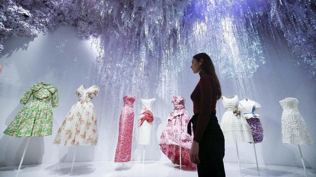 FOTO Rajutan Mimpi Christian Dior untuk Fesyen