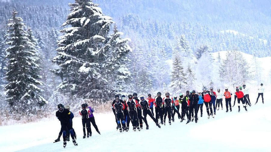 Elfstedentocht merupakan perlombaan seluncur es yang melewati 11 kota.